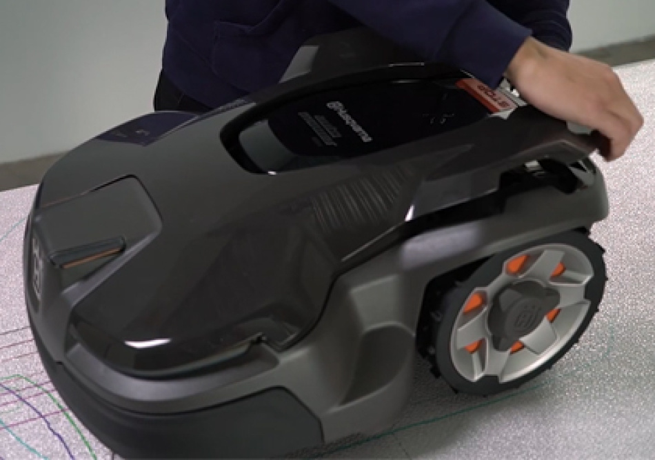 Retirar la carcasa de los Automower 305, 310/315 (Mark 2) 405X y 415X