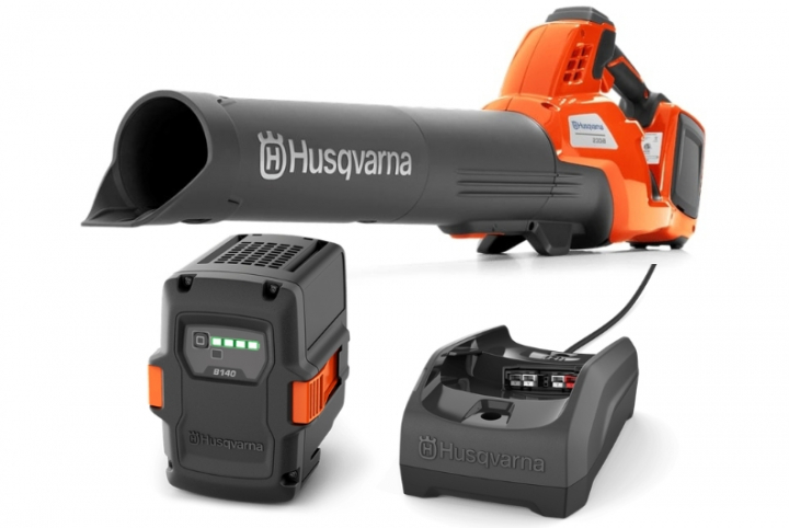 Husqvarna 230iB Lövblås - med batteri och laddare i gruppen Skog och Trädgårdsprodukter / Husqvarna Lövblåsar / Batteridrivna blåsare hos Gräsklipparbutiken (9707444-02)