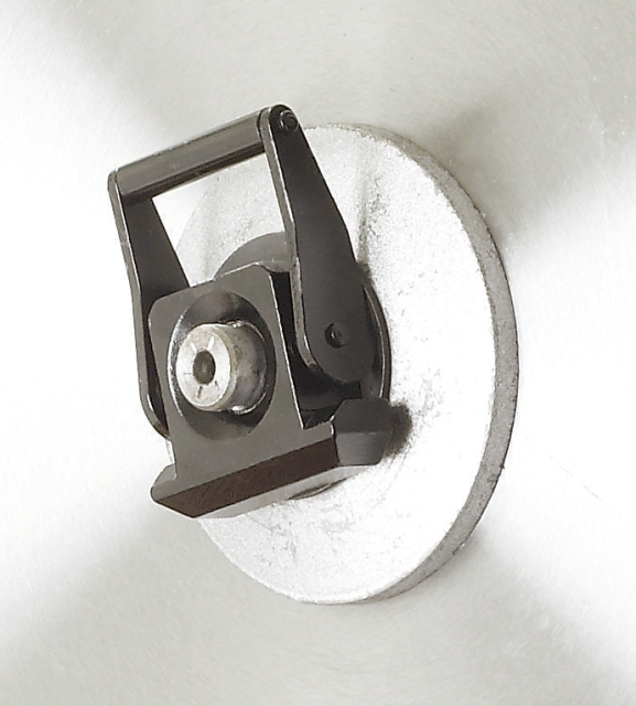 Nut quick connection flange