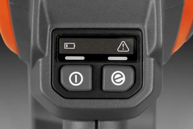 Husqvarna 215iL Tri-Cut med batteri och laddare