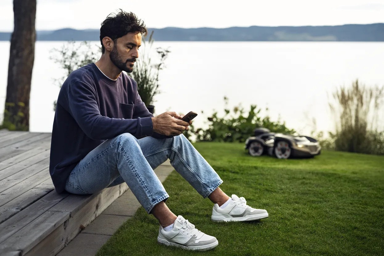 Husqvarna Automower® 435X AWD Nera Robotgräsklippare