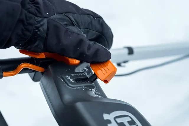 Husqvarna ST 253i Batteridriven Snöslunga