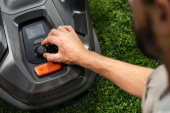 Husqvarna Automower® 320 NERA Robotgräsklippare Husqvarna Automower® 320 NERA Robotgräsklippare