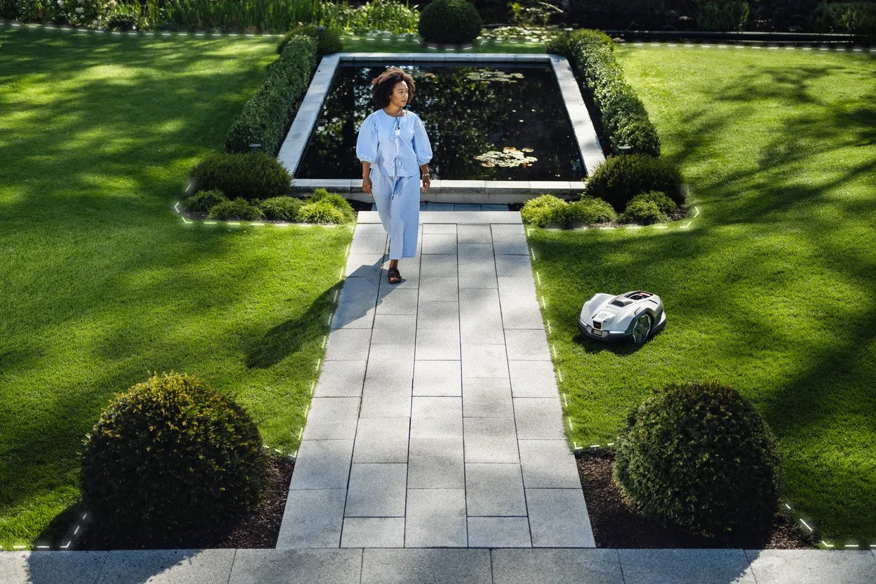 Husqvarna Automower® 405VE Nera Robotgräsklippare