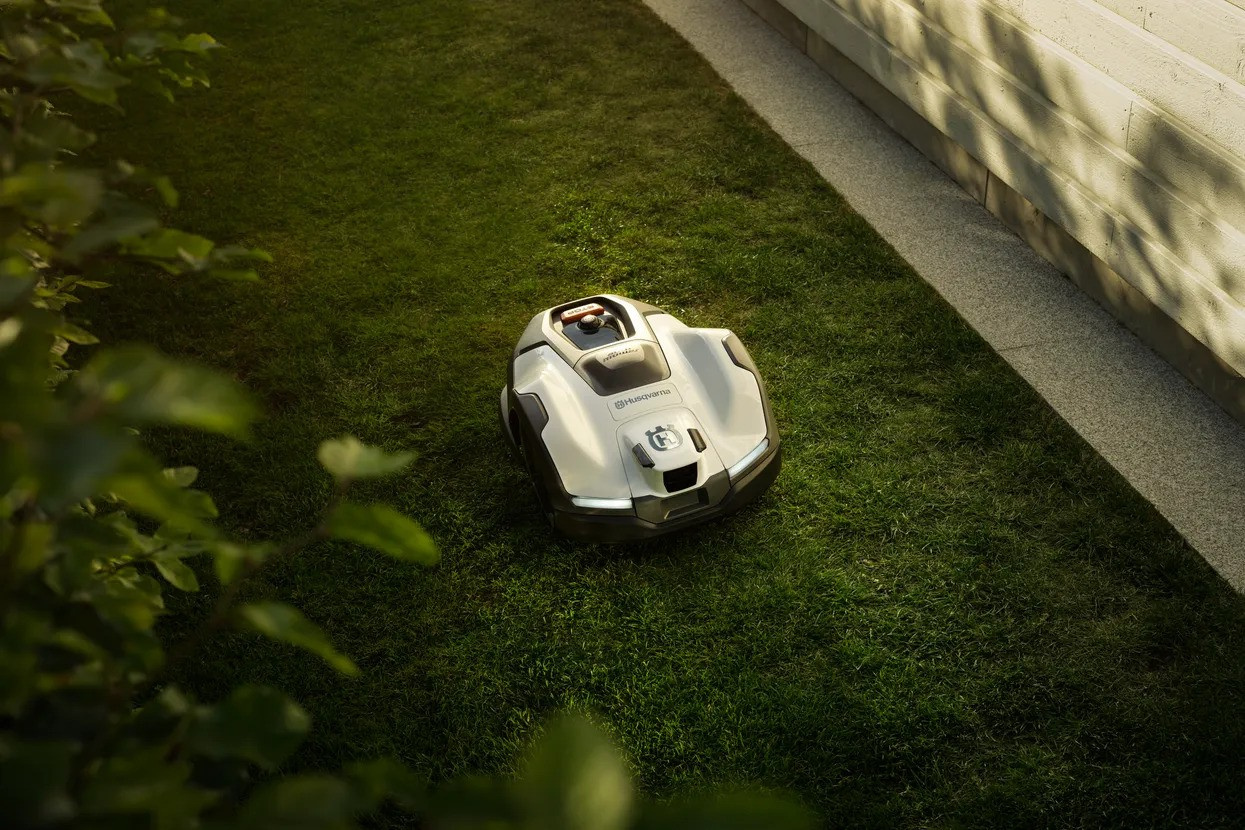 Husqvarna Automower® 405VE Nera Robotgräsklippare