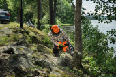 Husqvarna 242i batteridriven motorsåg utan batteri och laddare Husqvarna 242i batteridriven motorsåg utan batteri och laddare